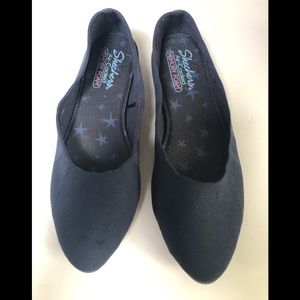 NWOT Sketchers Aircooled Memory Foam Slip Ons